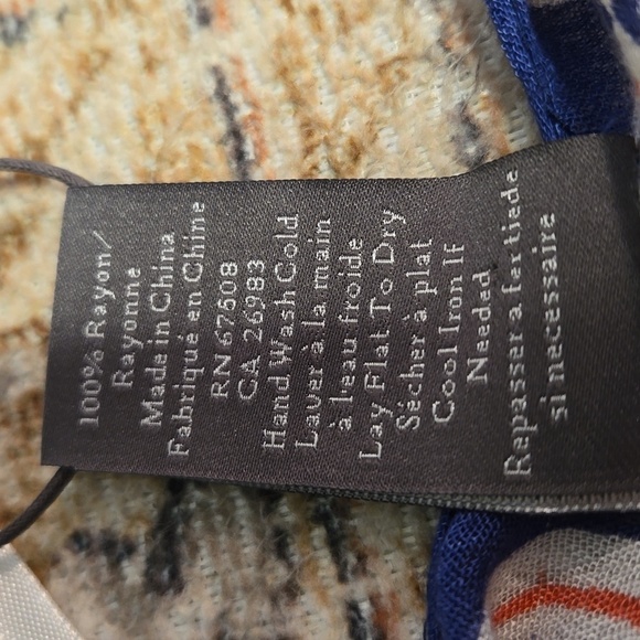 Vince Camuto Lemon Tile Printed Crinkle Viscose Topper - One Size - Picture 9 of 12